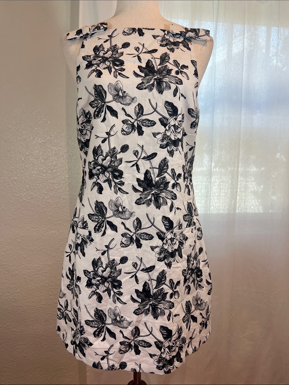 Hyacinth House Floral Bow Strap Dalton Dress. Size S. NWOT